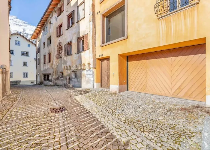 Casa de Férias 3 Antico Fienile Nel Centro Di Samedan