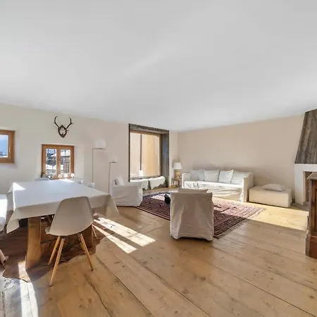 Casa de Férias 3 Antico Fienile Nel Centro Di Samedan